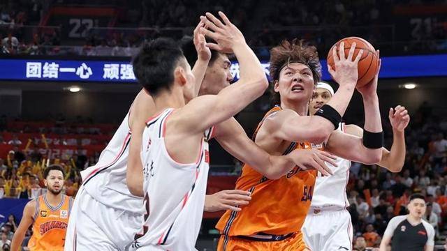 河南男篮惊险胜出,擒得胜利点火季后赛希望的简单介绍