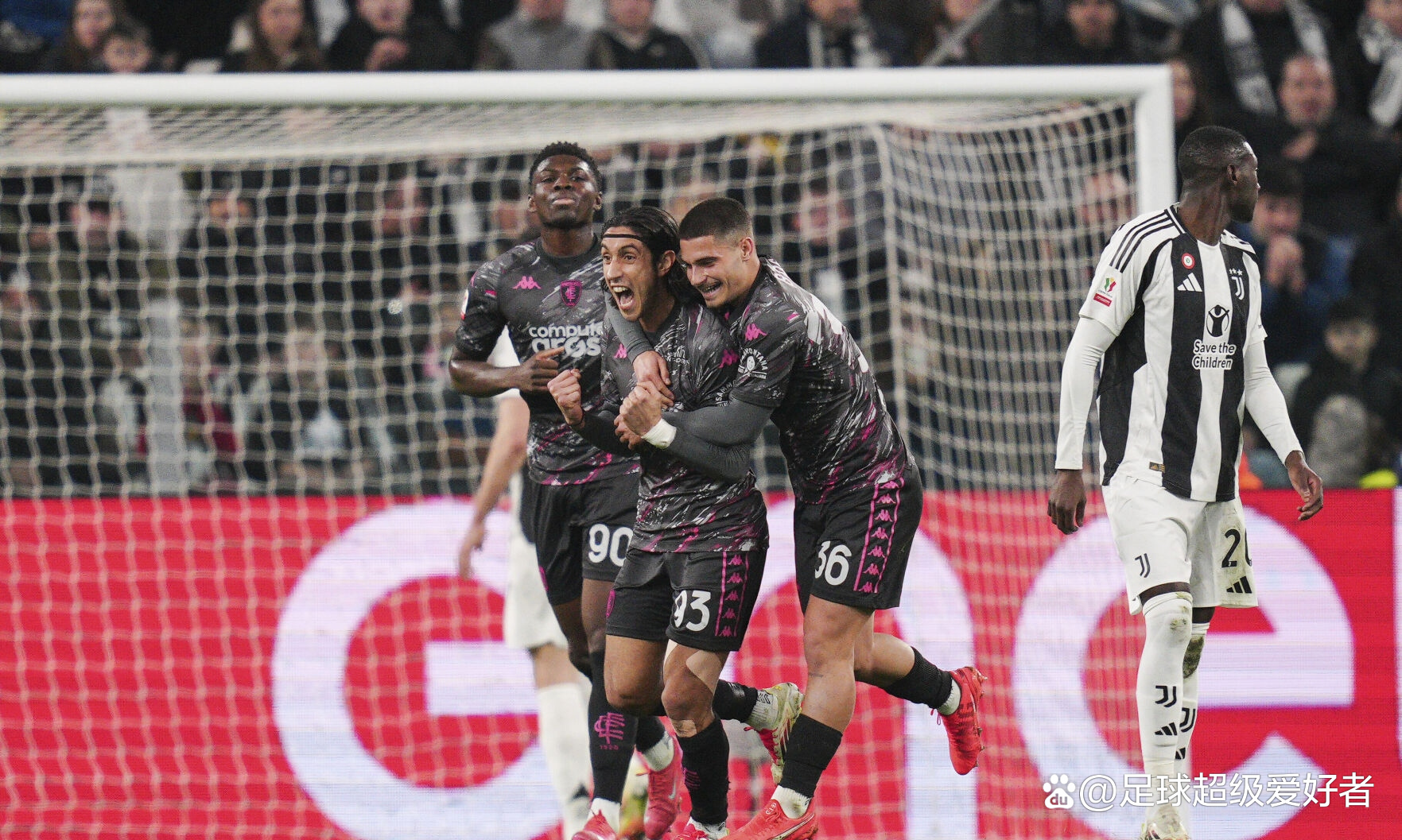 荷兰队凭借罚点球战胜意大利，进入四强